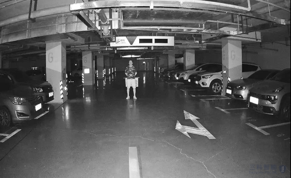 双补光摄像机 双补光摄像机